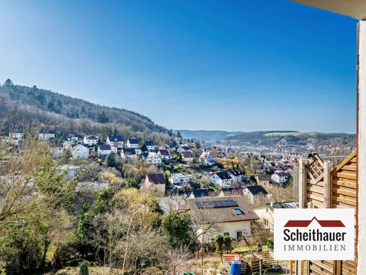 Doppelhaushälfte in attraktiver Aussichtslage mit Blick über die Stadt